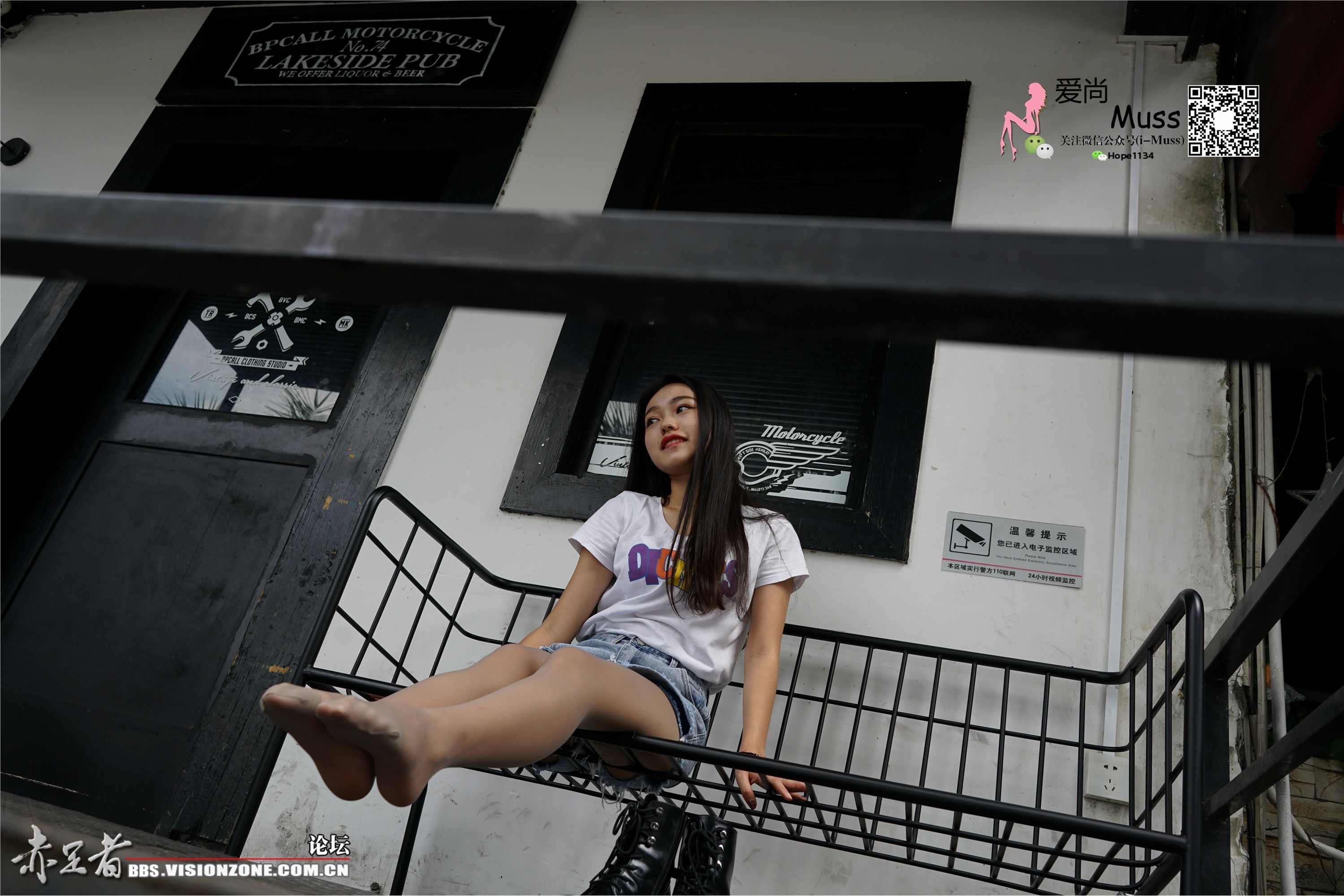 MussGirl慕丝女郎  NO.054 性格很好的大二礼仪模特小小带你上机车